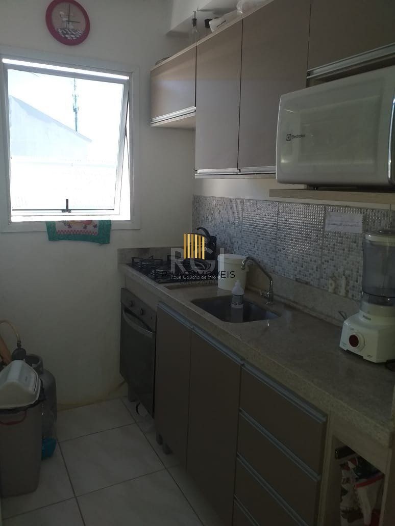 Casa com 2 quartos, banheiro, área de serviço, cozinha, vaga de garagem, no bairro Aberta dos Morros/RS