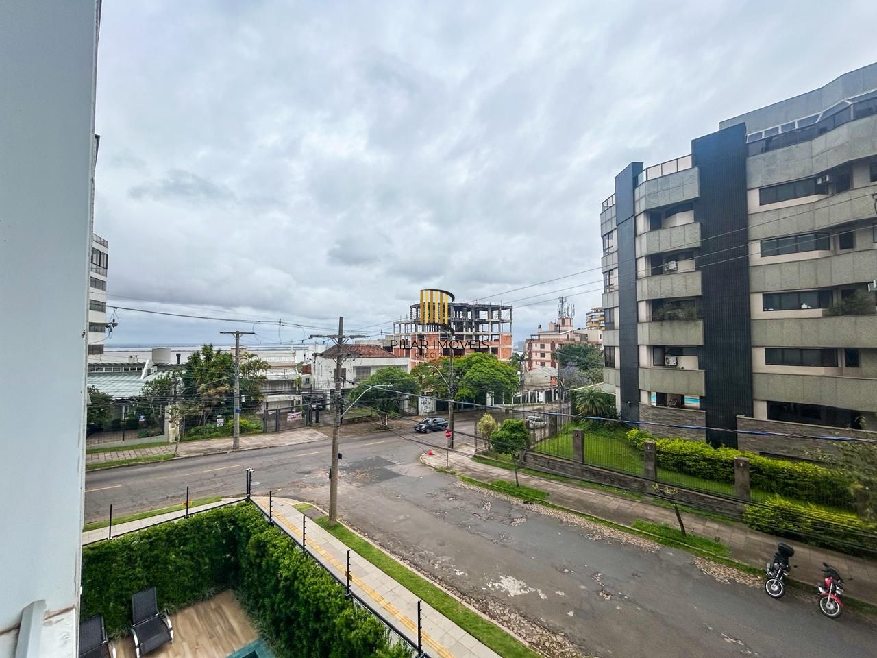 Impecável apartamento 03 dormitórios, 01 suíte - 87m² privativos, condomínio completa infra no Bairro Santa Tereza - Vaga dupla coberta.