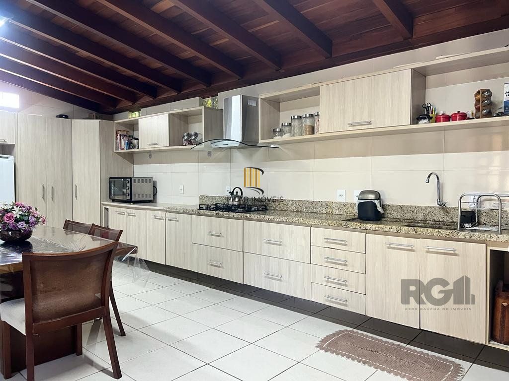 Casa com 3 dormitórios no bairro Morro Santana