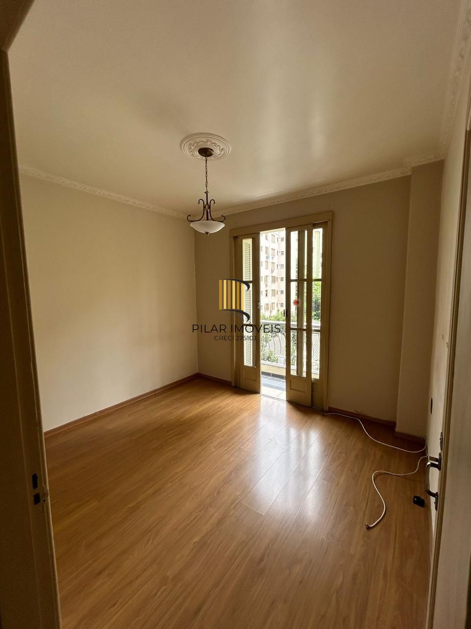 Apartamento com 03 quartos e 02 banheiros no Centro Histórico de Porto Alegre