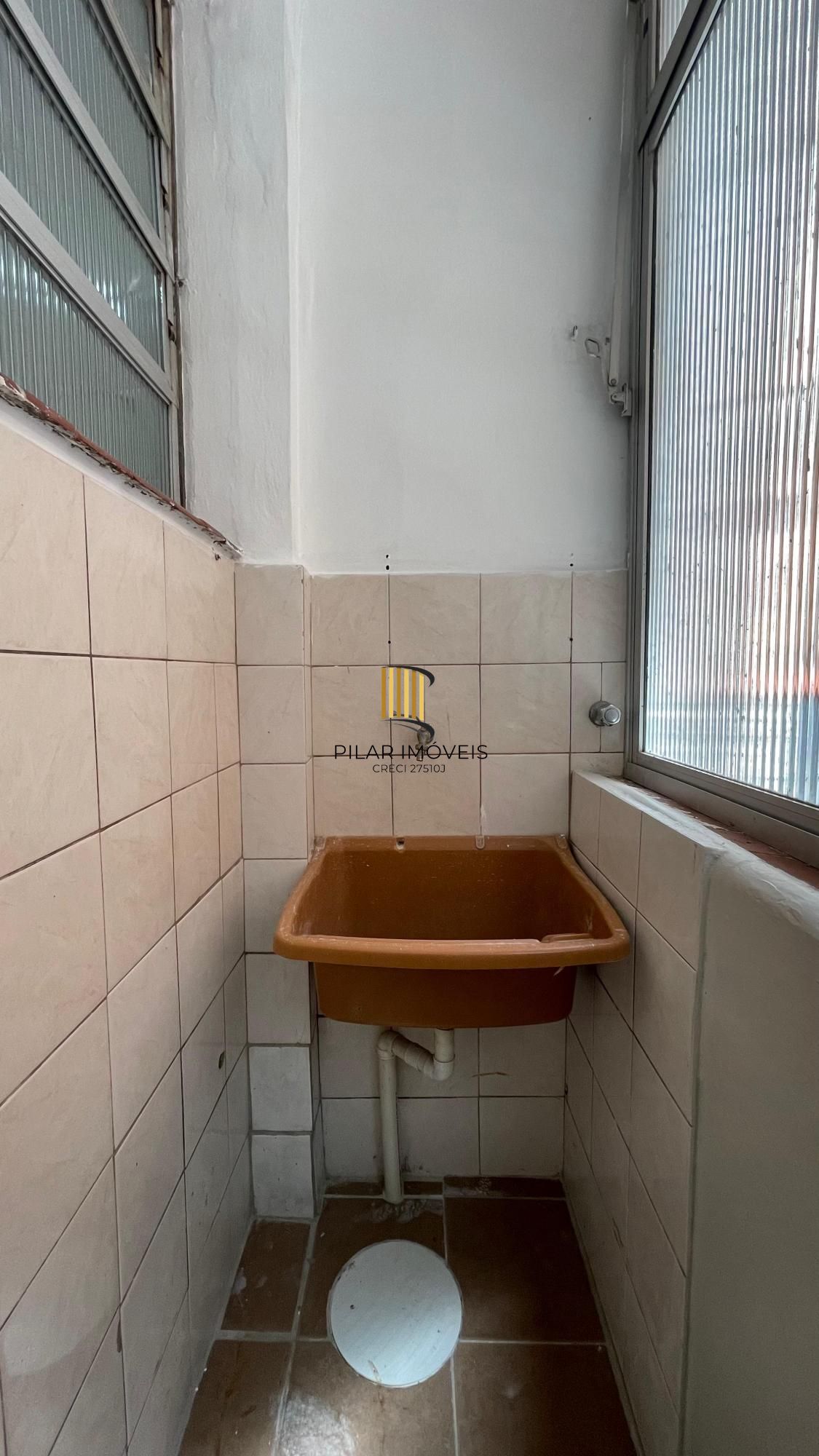 Apartamento na Ramiro Barcelos, com 1 dormitório