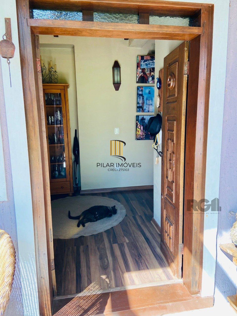 Casa com 2 suítes, lareira, deck, vaga de garagem - 140m² no bairro Laje de Pedra, Canela/RS