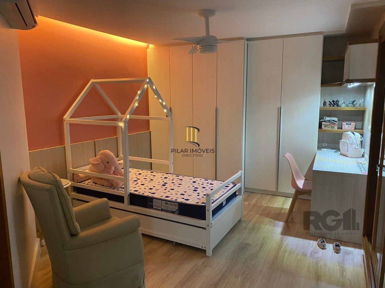 Casa 4 dormitórios no bairro Partenon
