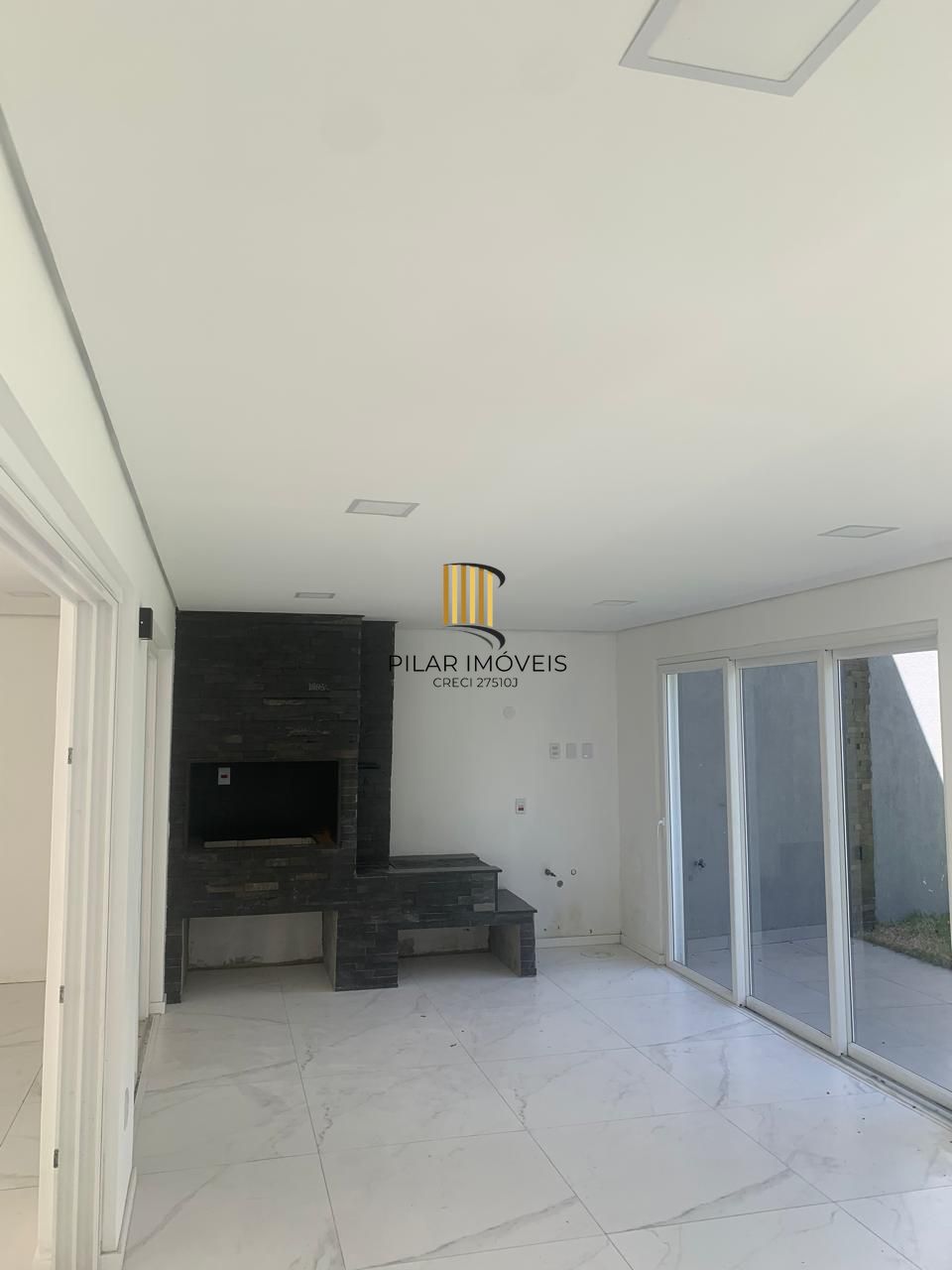 Casa com 3 dormitórios e suíte à Venda no Bairro Medianeira - Porto Alegre/RS