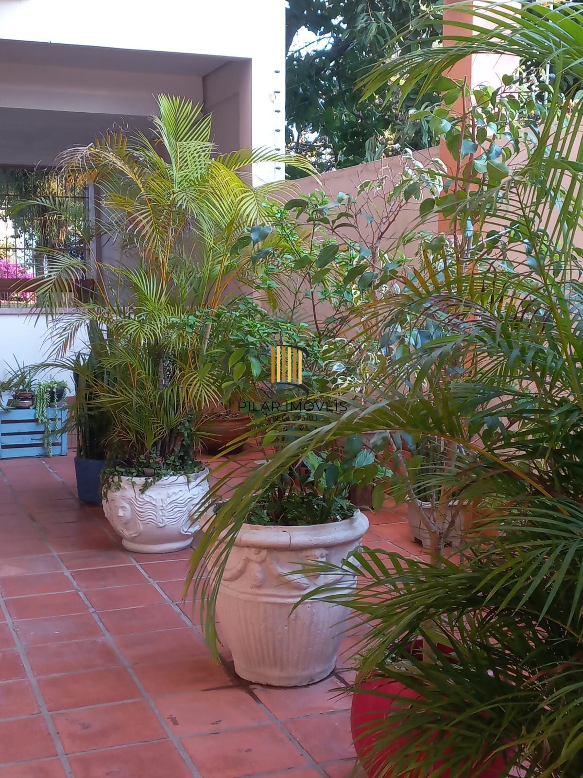 Apartamento 2 dormitórios, lareira, churrasqueira, 1 vaga de garagem escriturada, no Bairro Tristeza em Porto Alegre/RS