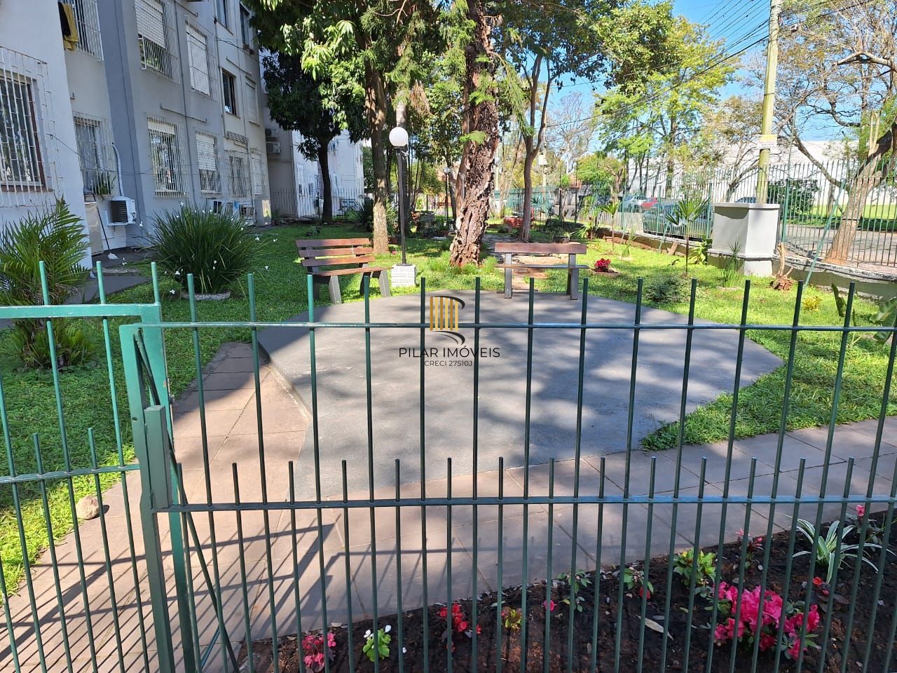Apartamento mobiliado com 2 quartos no Bairro Humaitá