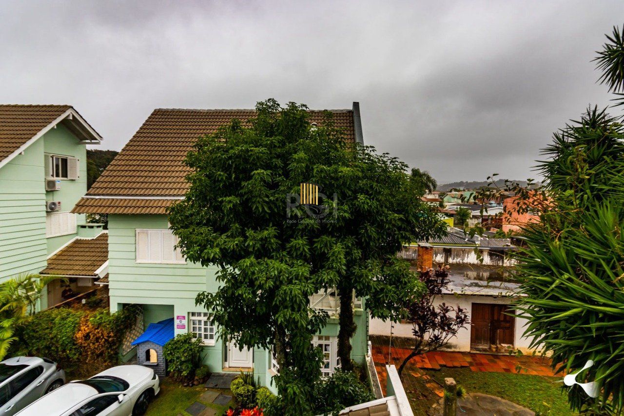 CASA 4 DORMITÓRIOS COM GARDEM NO GUARUJA - PORTO ALEGRE - RS