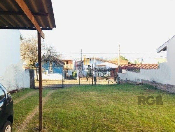 Casa de alvenaria com um quarto à venda no bairro Partenon, próximo à PUC, Aparicio, Bento Gonçalves e Salvador França, em Porto Alegre/RS
