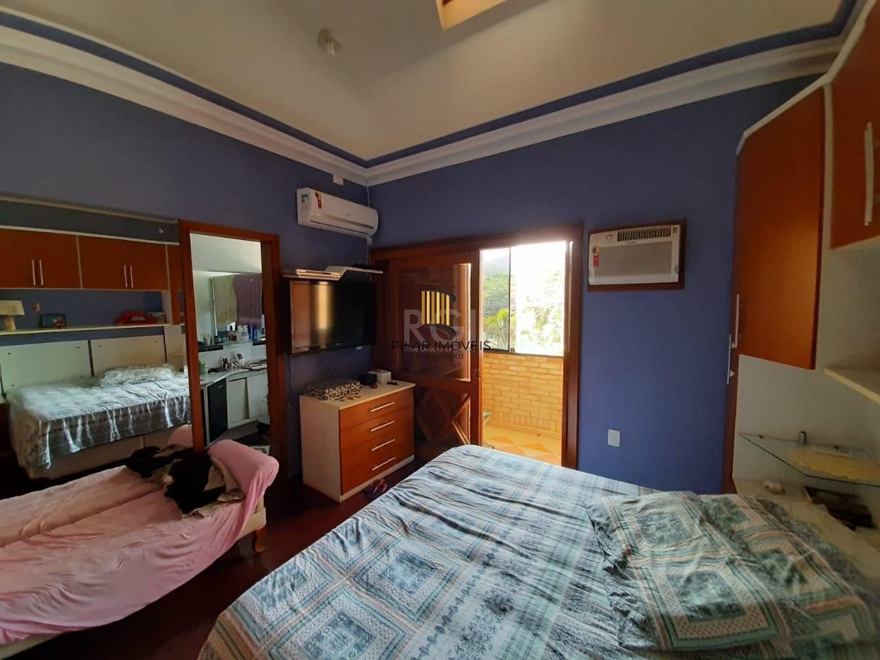 Casa para Venda - 274m², 3 dormitórios, sendo 1 suites, 3 vagas - Guarujá, Porto Alegre