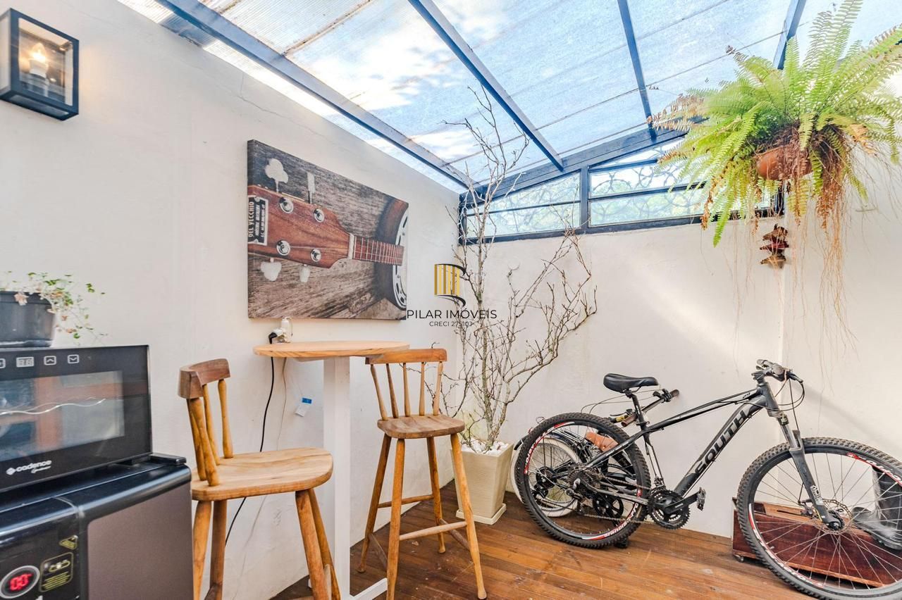 Casa em condomínio 3 dormitórios e sótão bairro Cristal