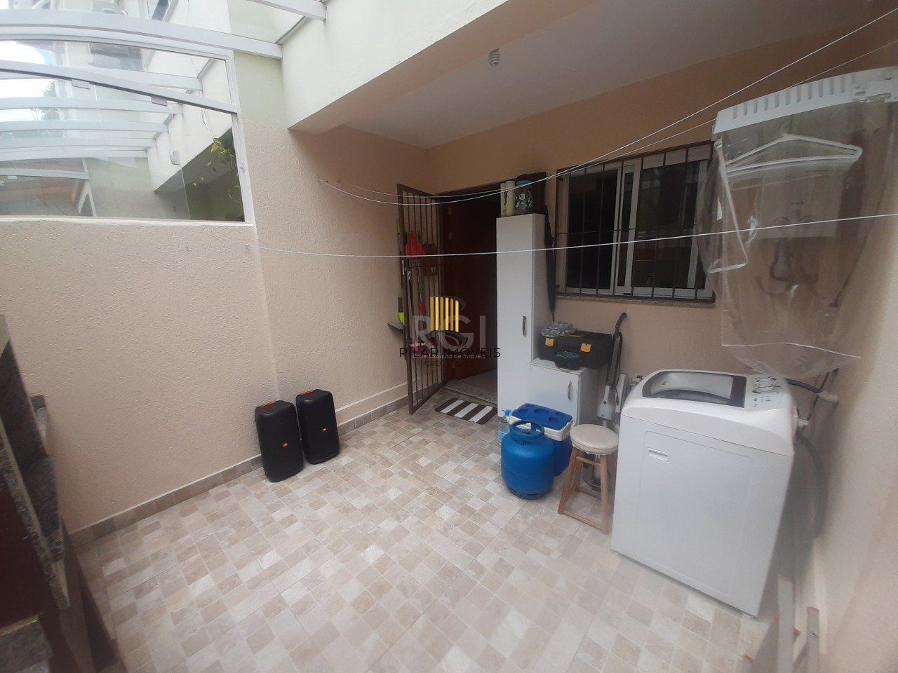 Casa com 2 quartos, 2 suítes, varanda, 1 vaga de garagem, no bairro Aberta dos Morros, Porto Alegre/RS
