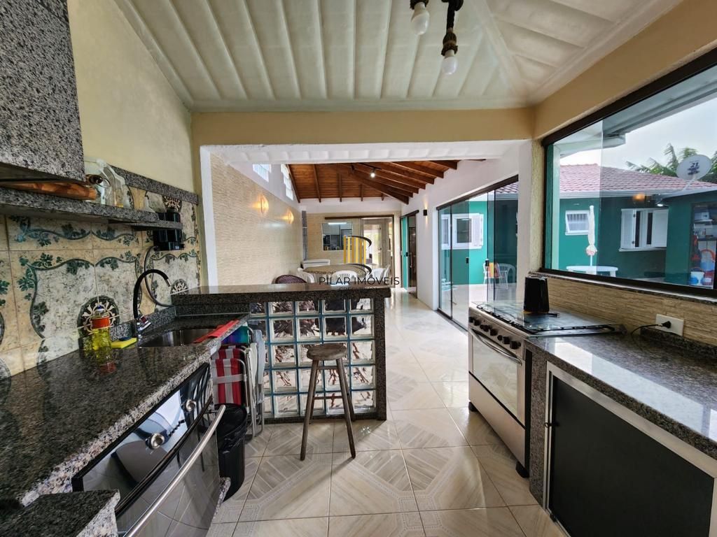 Casa 3 dormitórios, 1 suite, lareira, 2 vagas de garagem, piscina, bairro Mariápolis, Osório-RS
