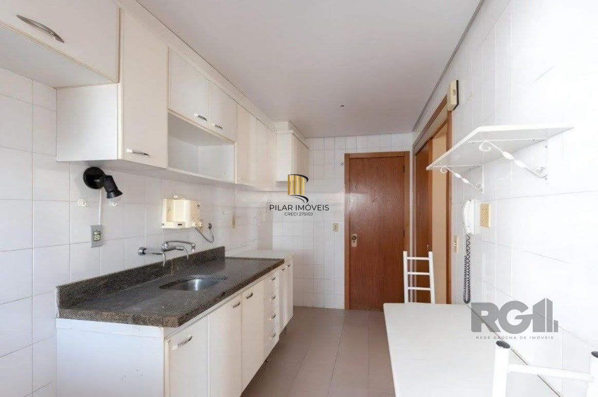 Apartamento a venda, dois dormitórios com vaga e infra no bairro Menino Deus