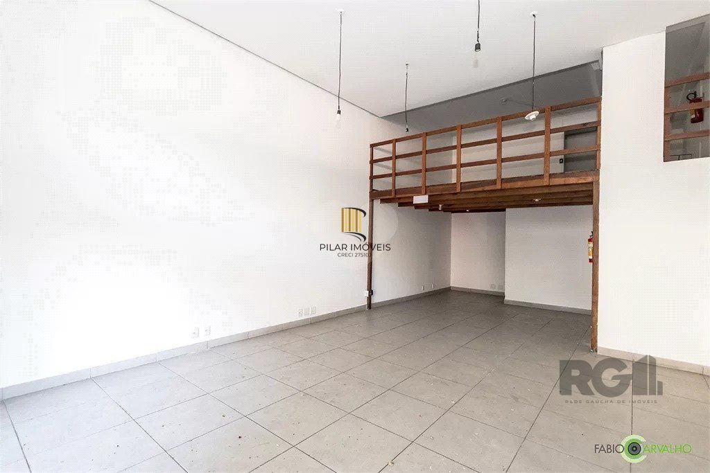 loja com 68 m² no bairro Santana