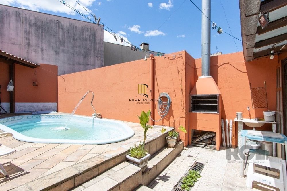 Casa 3 dormitórios no bairro Serraria