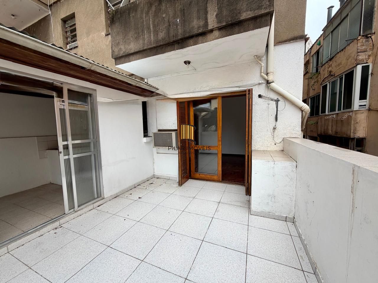 Apartamento 2 dormitórios sacada com 90m2 no centro histórico.