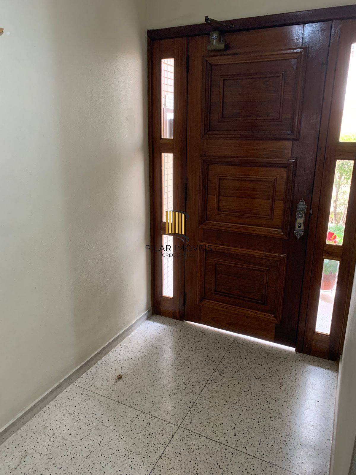 Apartamento 3 dormitórios com 2 banheiros e garagem no Menino Deus