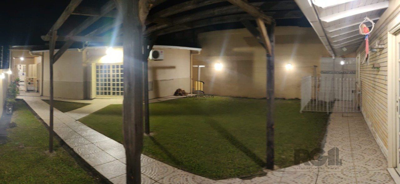 casa com 4 dormitórios, sendo 1 suíte, garagem para dois carros fechada, no bairro Santa Isabel em Viamão