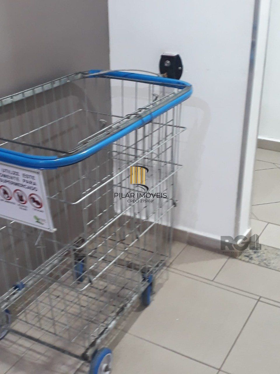 APARTAMENTO DE 2 DORMITÓRIOS E VAGA ESCRITURADA EM CONDOMÍNIO COM INFRA COMPLETA.