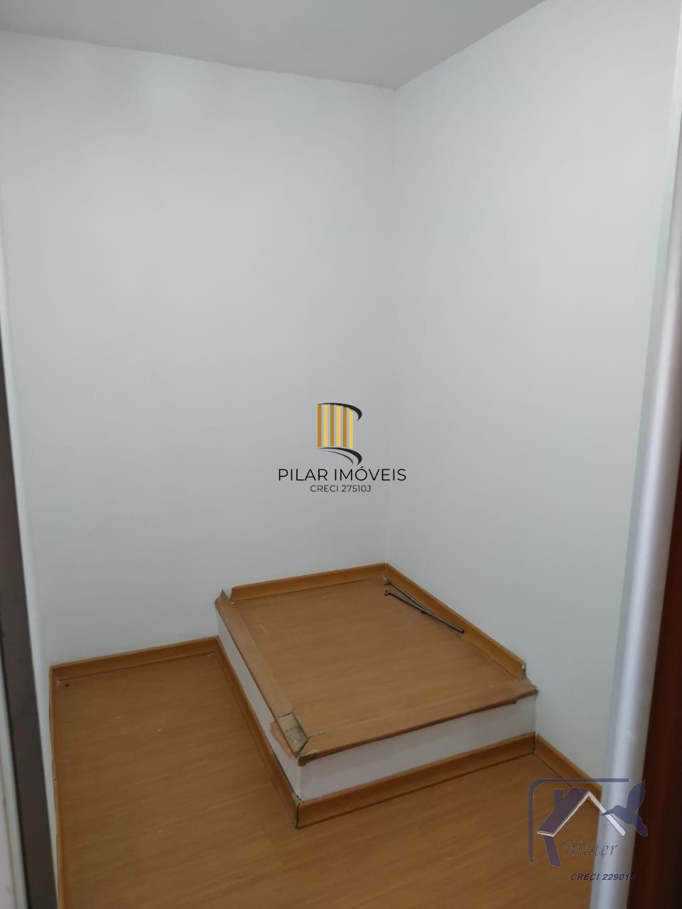 CASA COM 220m², 3 DORMITORIOS, SUITE, 4 VAGAS DE GARAGEM COBERTAS, BAIRRO IPANEMA, EM PORTO ALEGRE, RS
