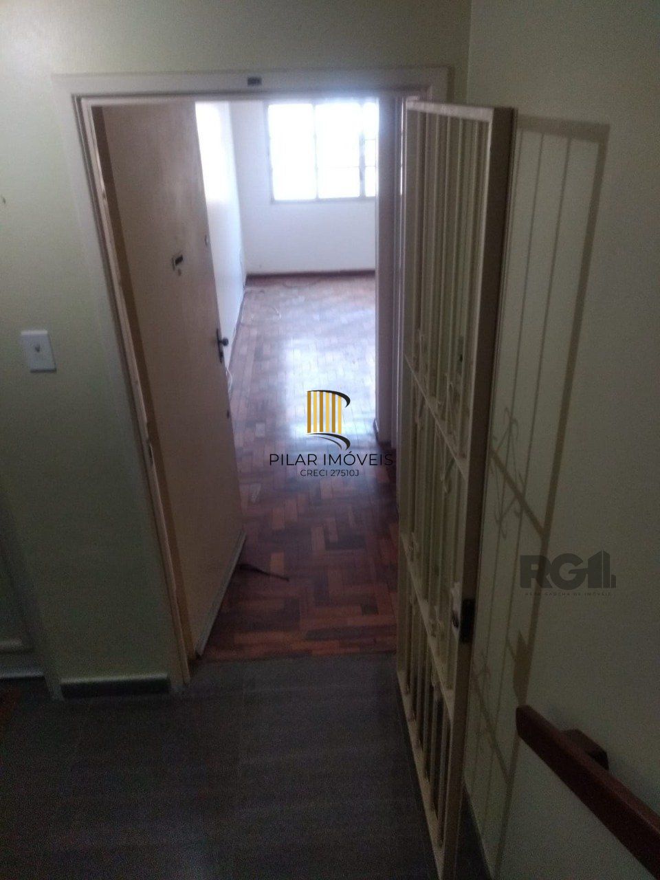 Apartamento com 2 quartos, 1 vaga de garagem, no bairro Medianeira, Porto Alegre/RS