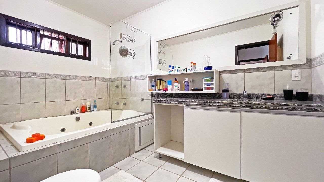 Casa 4 Suítes e 6 vagas de garagem no bairro Jardim Itu