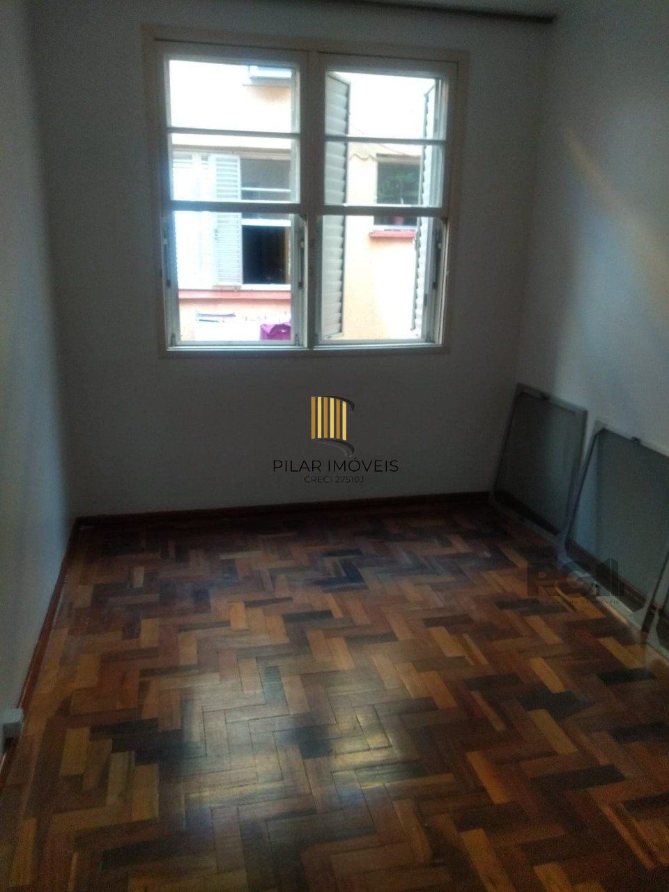 Apartamento com 2 quartos, 1 vaga de garagem, no bairro Medianeira, Porto Alegre/RS