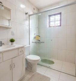 Casa 4 domitorios sendo uma suite com 6 vagas em 195m2 no bairro Guaruja.