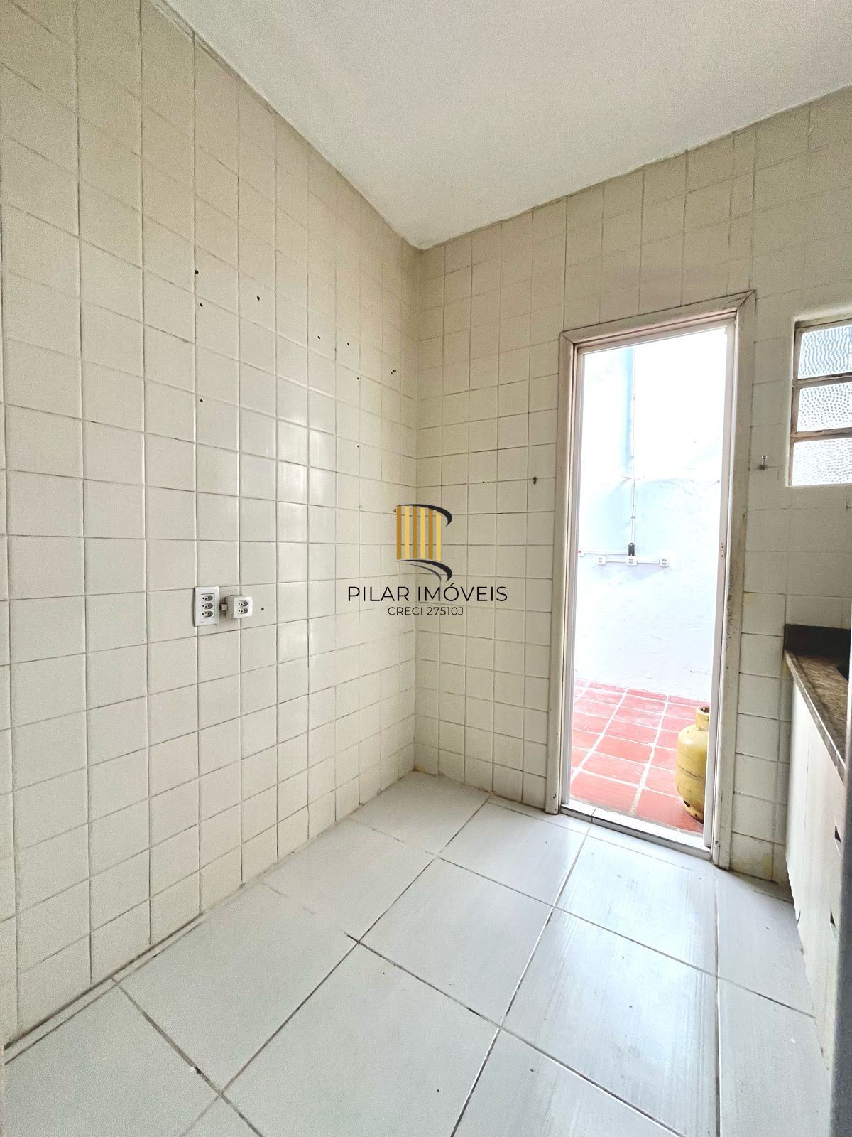 Apartamento 2 Dormitórios com Sacada e Pátio - Excelente Localização