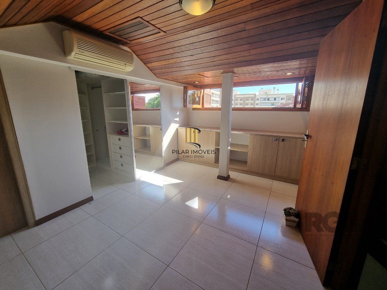 Casa Cond 5 dorm, 3 WC, piscina, jadim grande, cavalhada, Porto Alegre, RS