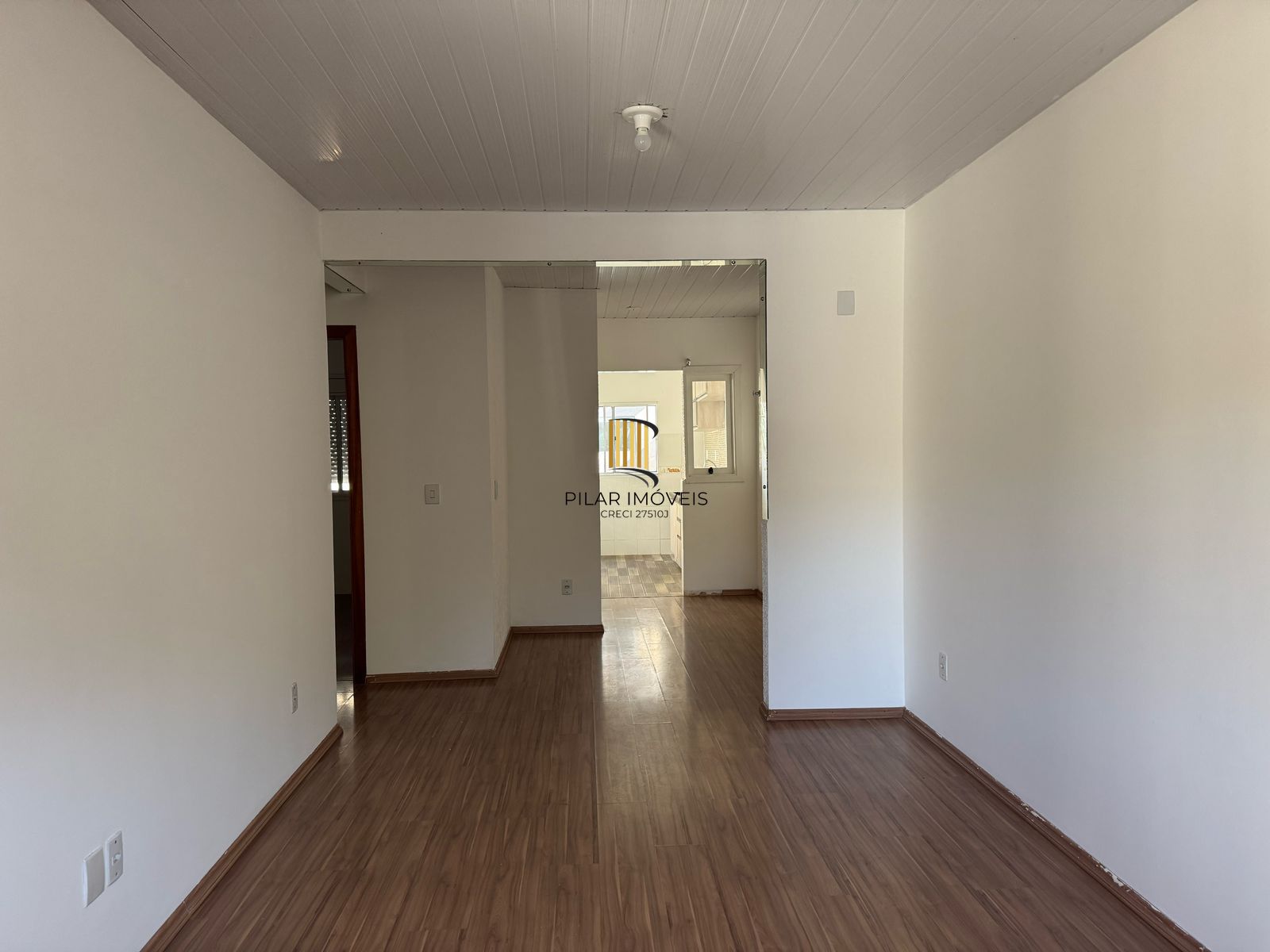 Casa com 02 quartos e 02 vagas no Bairro Hípica