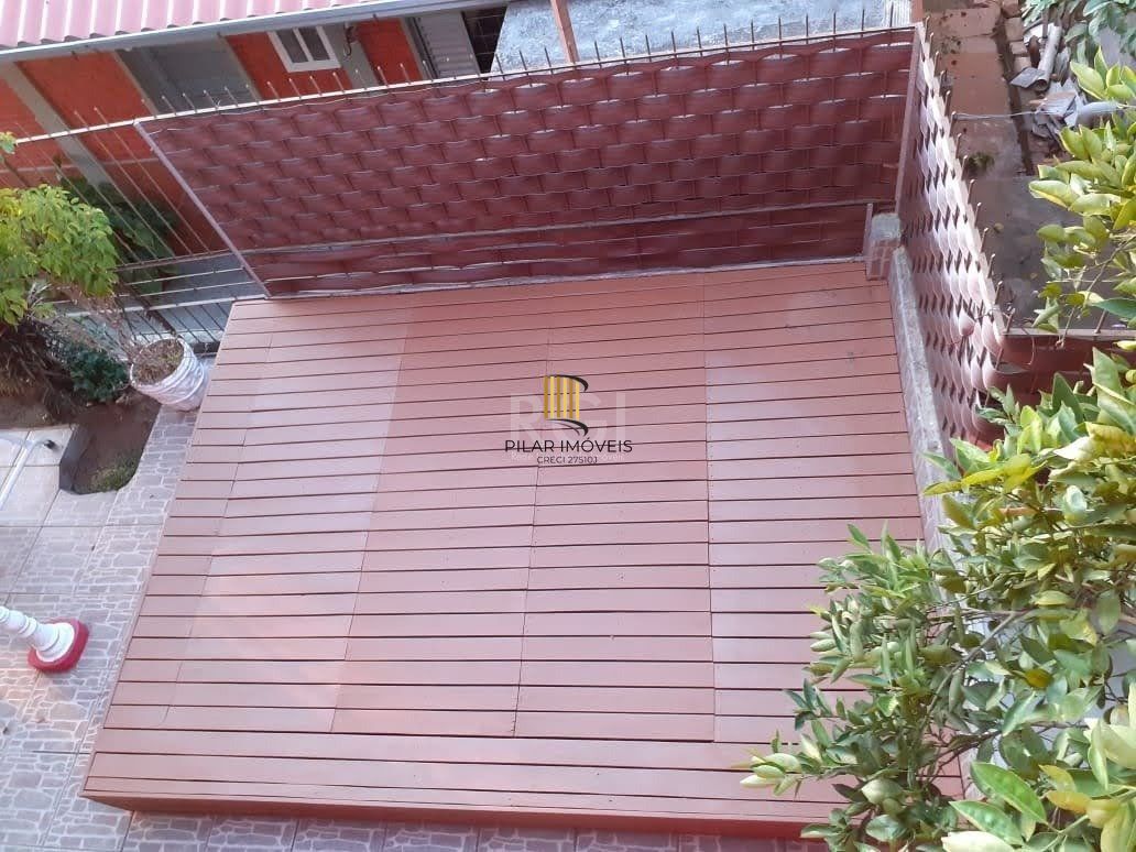 Casa para Venda - 250m², 3 dormitórios, 1 vaga - Camaquã, Porto Alegre