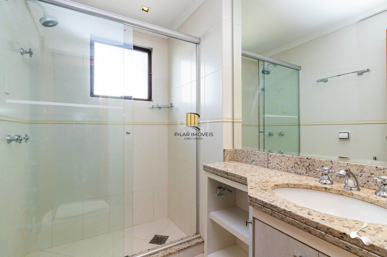 Espetacular Apto. semi mobiliado no bairro Rio Branco, Porto Alegre/RS, um por andar, 195m, andar alto, lareira, churrasqueira, 3 suites, 4 vagas