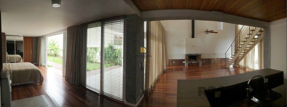 Casa para Venda - 260m², 3 dormitórios, sendo 2 suites, 4 vagas - Hípica