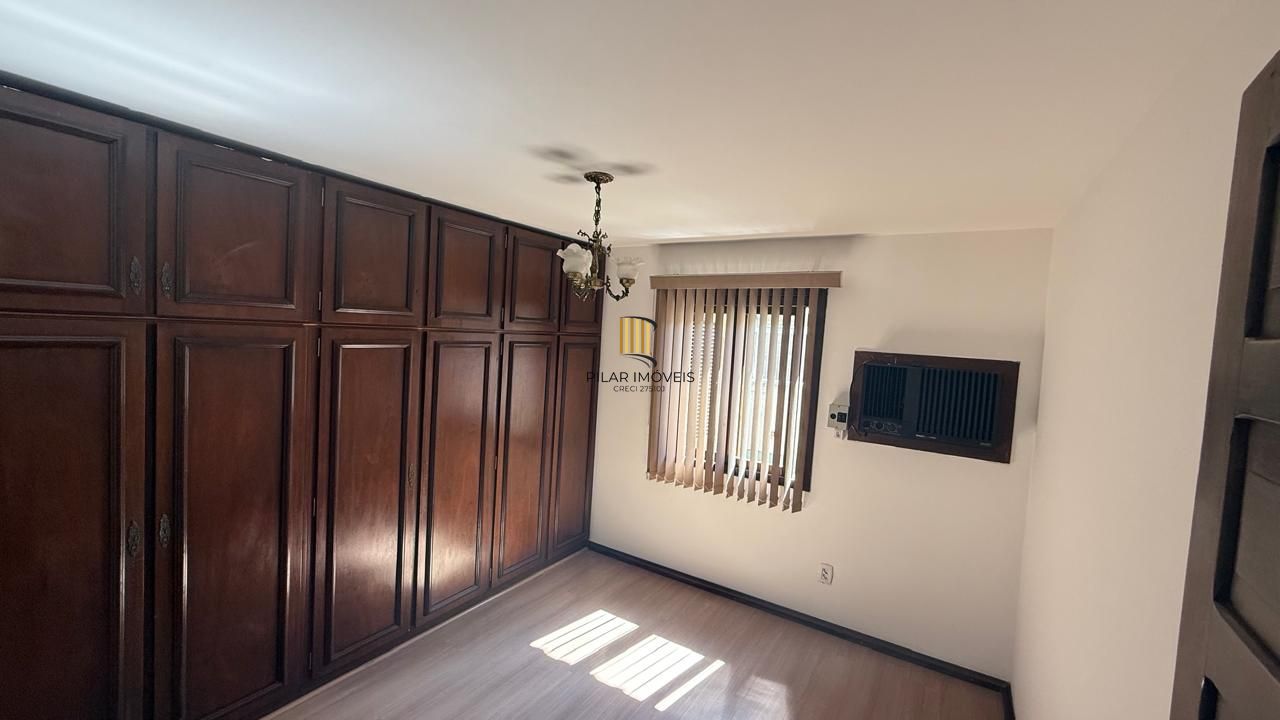 CASA 3 DORMITÓRIOS 4 BANHEIROS 4 VAGAS 1 SUÍTE, PÁTIO NO BAIRRO MEDIANEIRA PORTO ALEGRE/RS