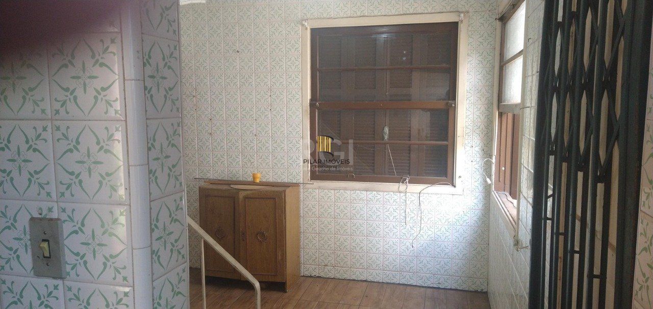Casa de 4 dormitórios na Av. Teresópolis bairro Teresópolis