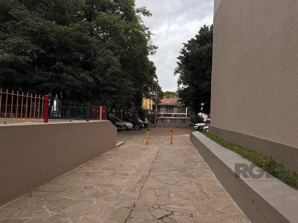 Apartamento a venda, dois dormitórios mobiliado no bairro Cristal.