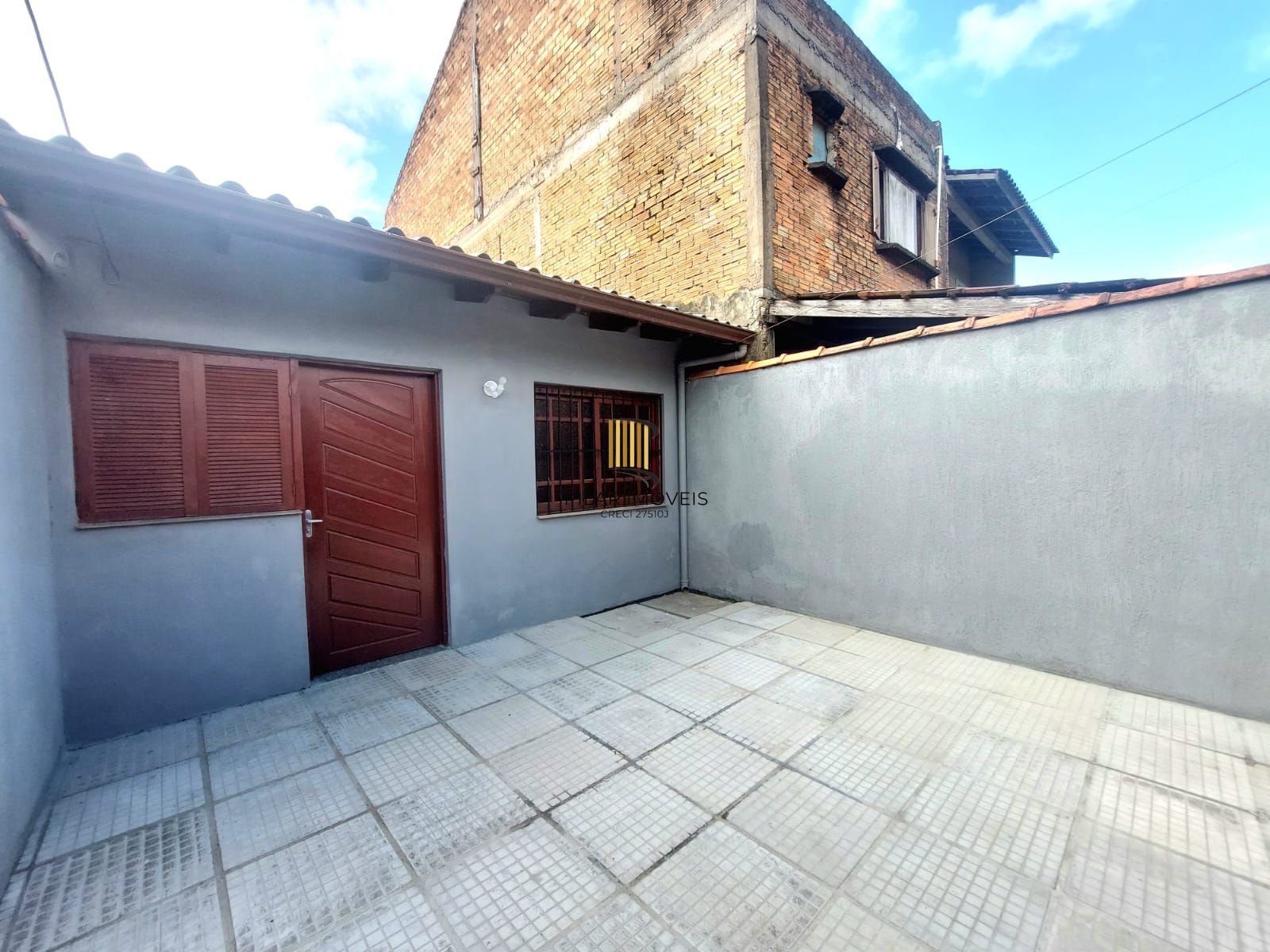 Casa mobiliada dois dormitórios e vaga no bairro  Hipica.