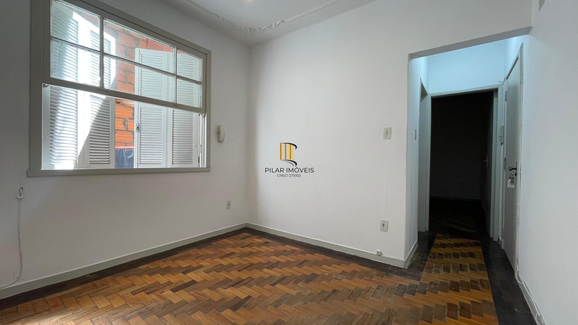Apartamento na Ramiro Barcelos, com 1 dormitório