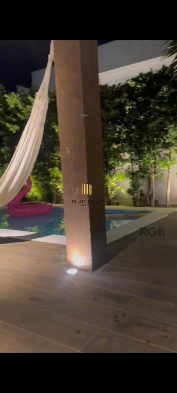 casa em condomínio com 3 suítes, sala, cozinha, lareira, churrasqueira, piscina aquecida