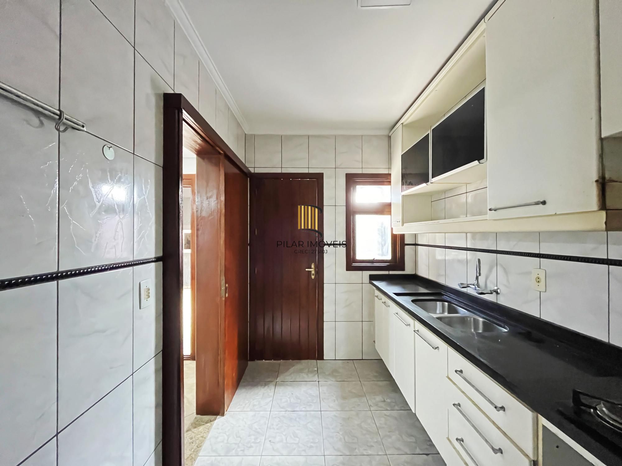 CASA 3 DORMITÓRIOS, SUÍTE, BAIRRO HIPICA, JARDINS DO PRADO EM PORTO ALEGRE-RS