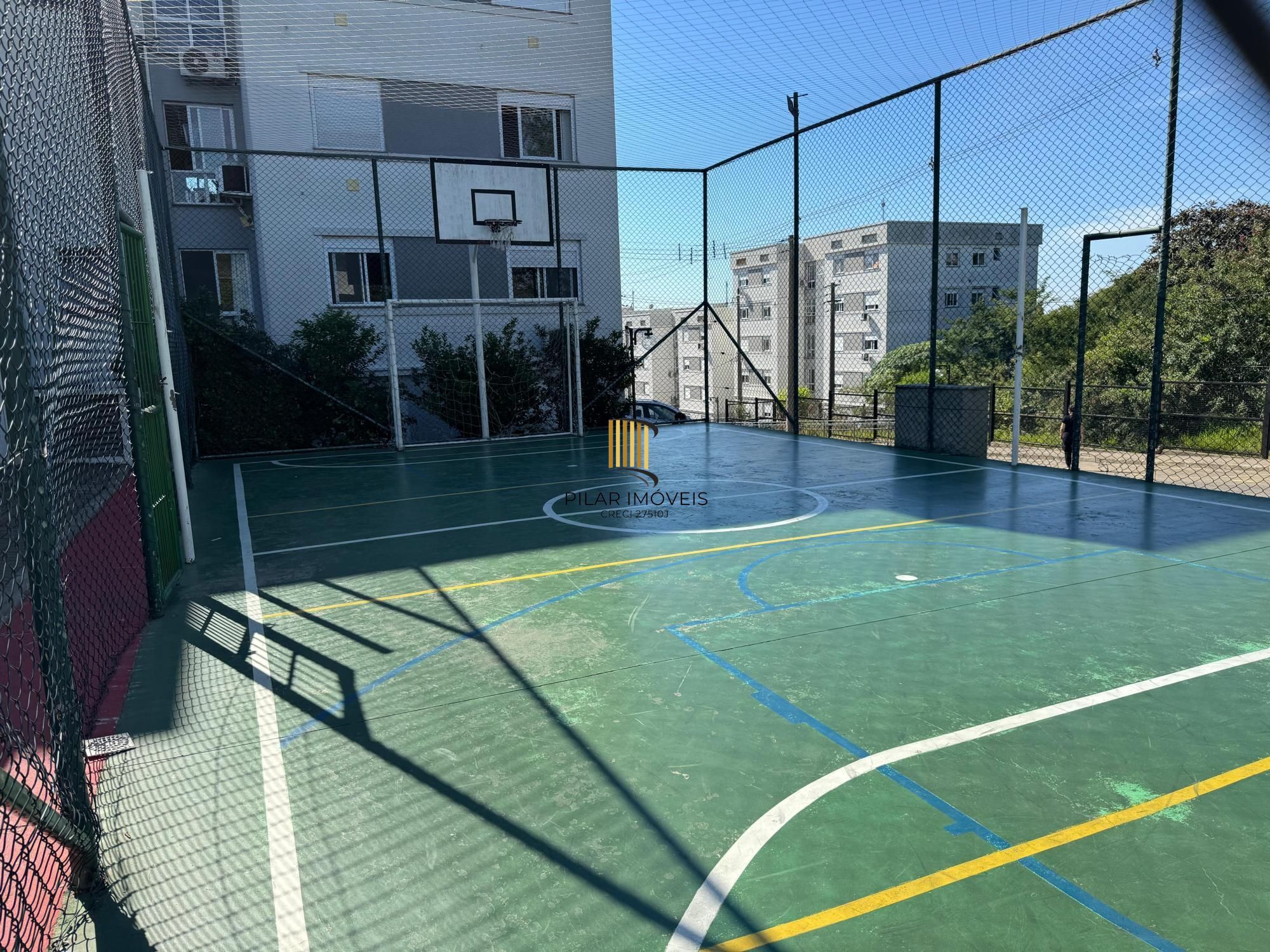 Apartamento com 02 quartos e 01 vaga escriturada no Bairro Lomba do Pinheiro