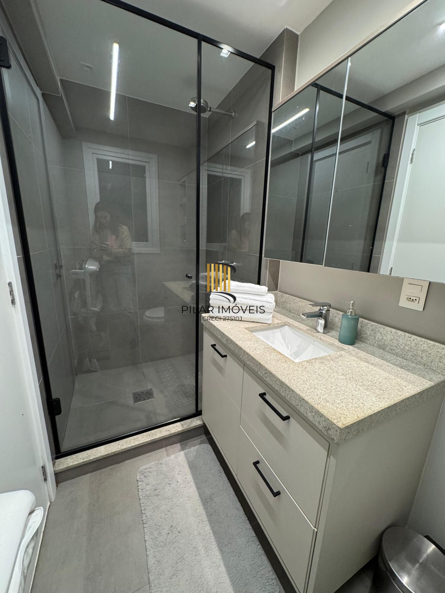 Apartamento com 02 quartos (01 suíte) e 01 vaga escriturada