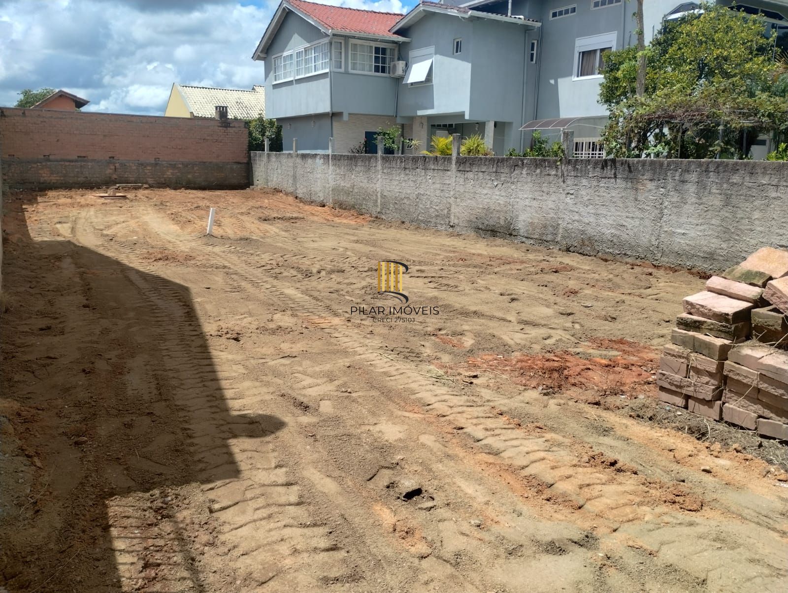 Terreno no bairro Jardim Leopoldina com 300m2 com projeto de construção aprovado