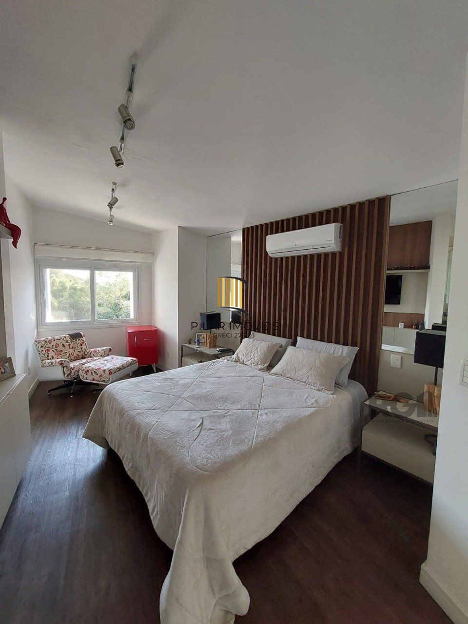 Casa para Venda - 296m², 3 dormitórios, sendo 1 suites, 3 vagas - Vila Nova, Porto Alegre