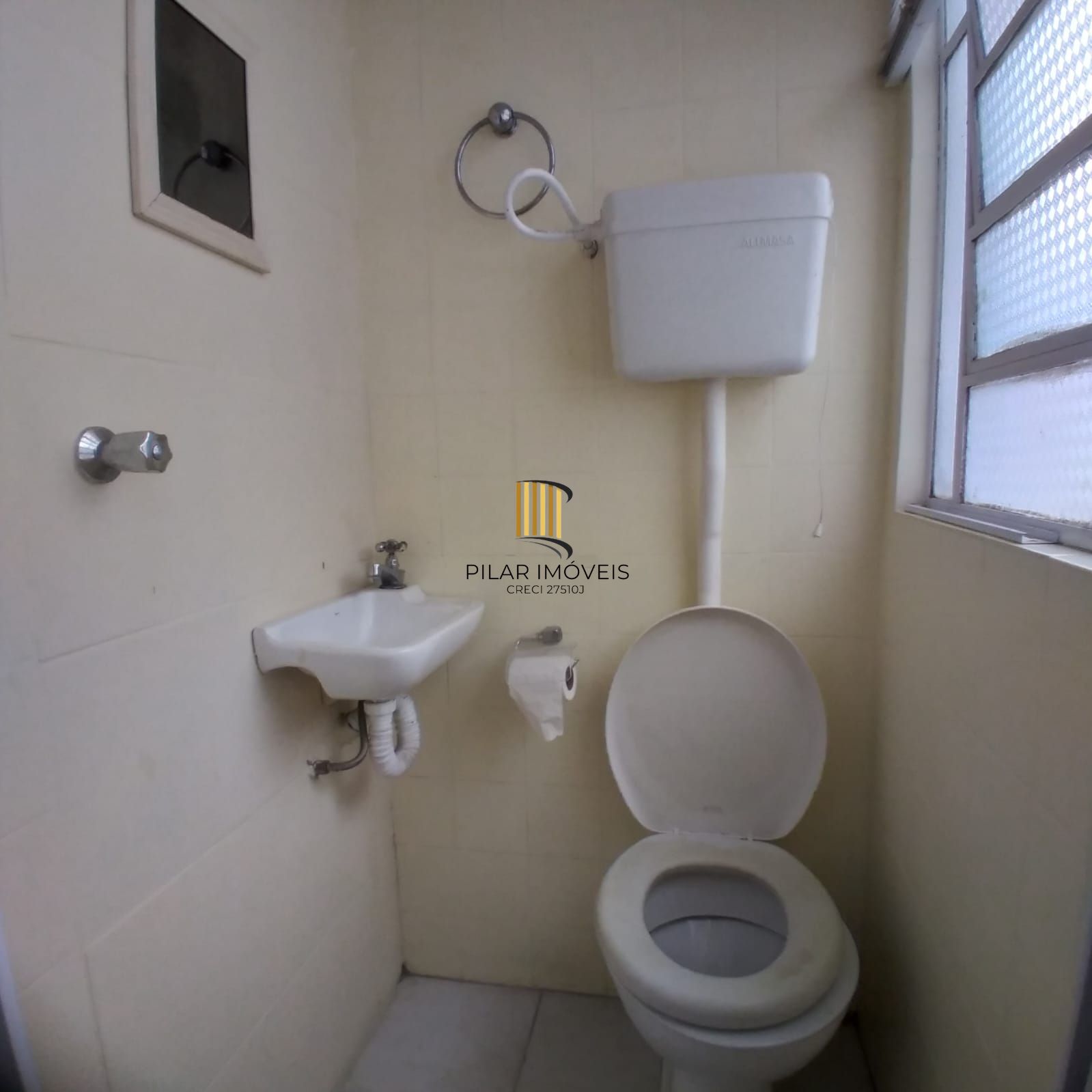 Oportunidade Única! Lindo Apartamento de 3 Quartos no Coração de Porto Alegre!** 🏡                                                 Imóvel com 3 dormitórios transformado em 2 de fácil reversão.
