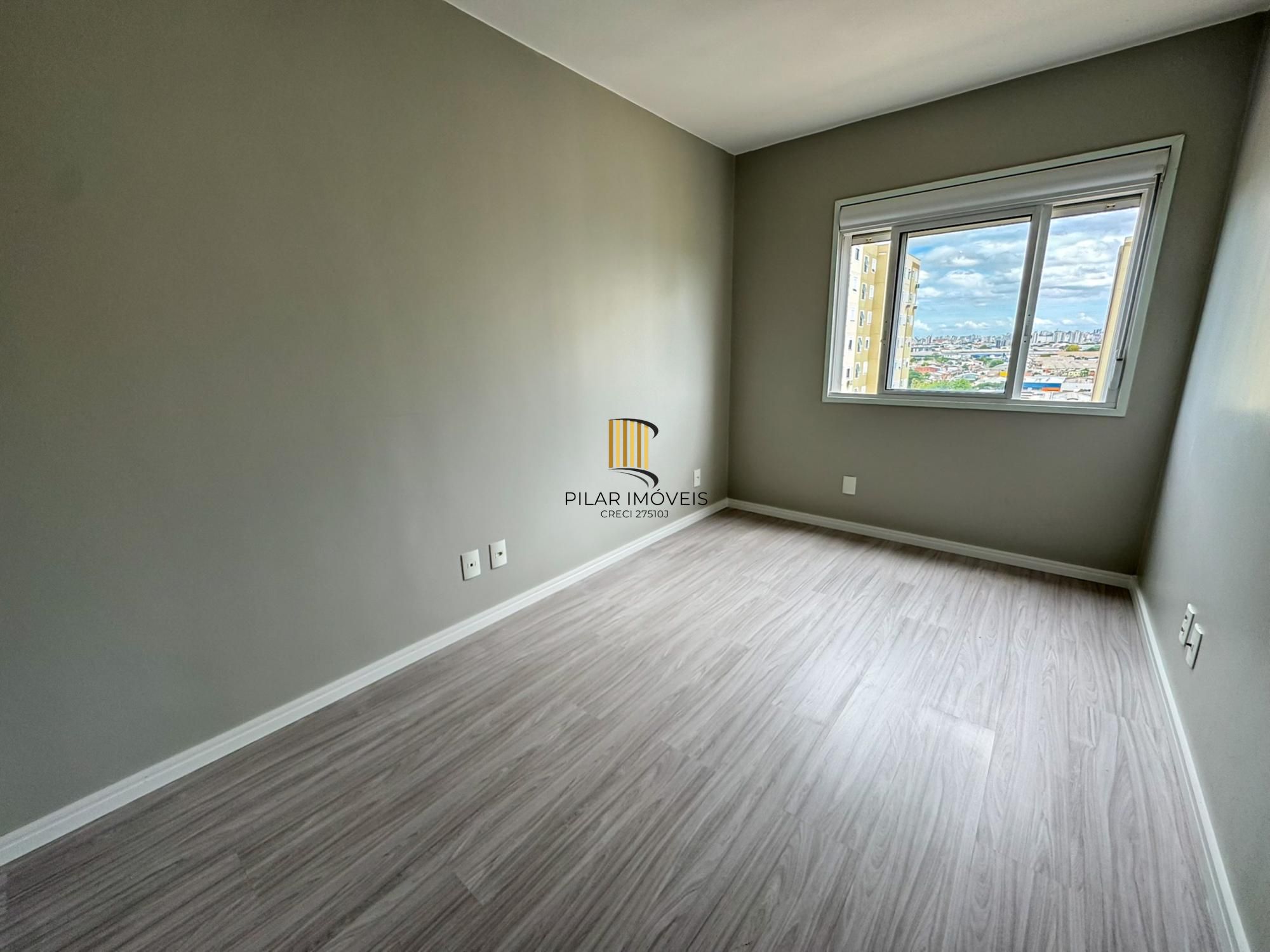 Apartamento com 02 quartos e 01 vaga escriturada no Bairro Humaitá