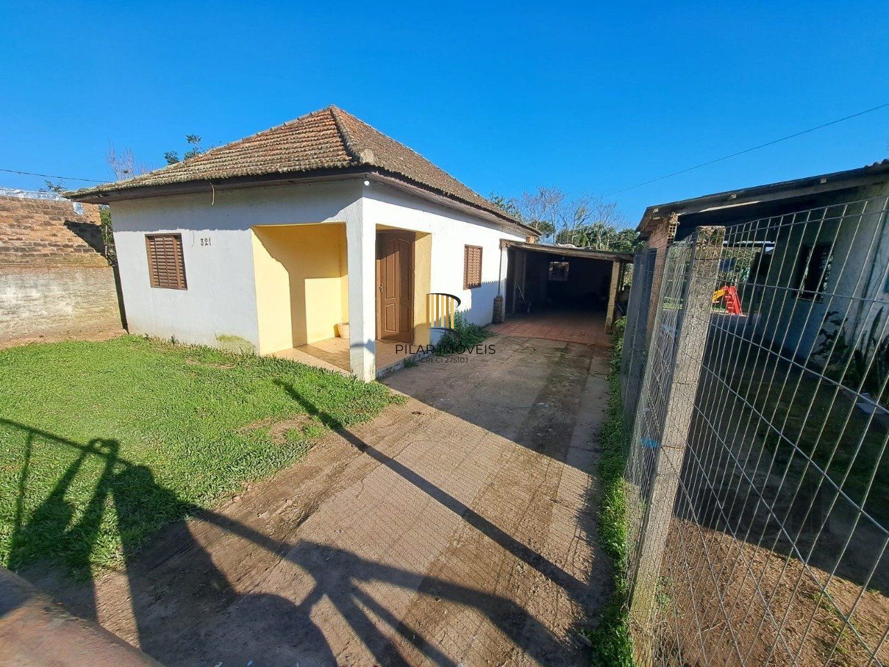 Casa à venda 2 dormitórios 3 vagas no Bairro Lami Porto Alegre RS - Pilar Imóveis