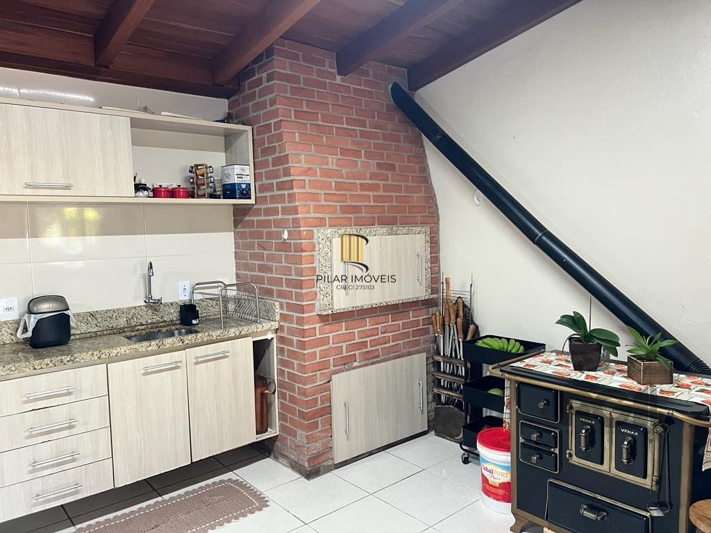 Casa com 3 dormitórios no bairro Morro Santana