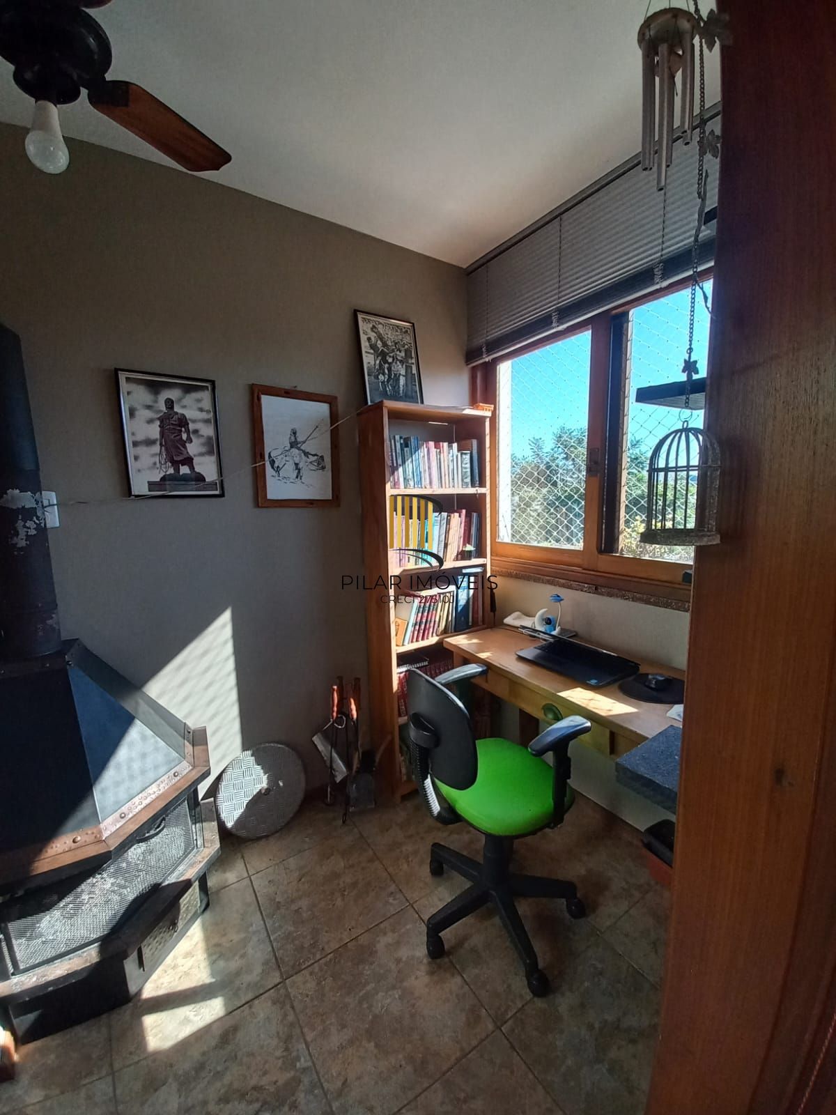 Apartamento 2 dormitórios, lareira, churrasqueira, 2 vagas garagem, no Bairro Tristeza em Porto Alegre/RS